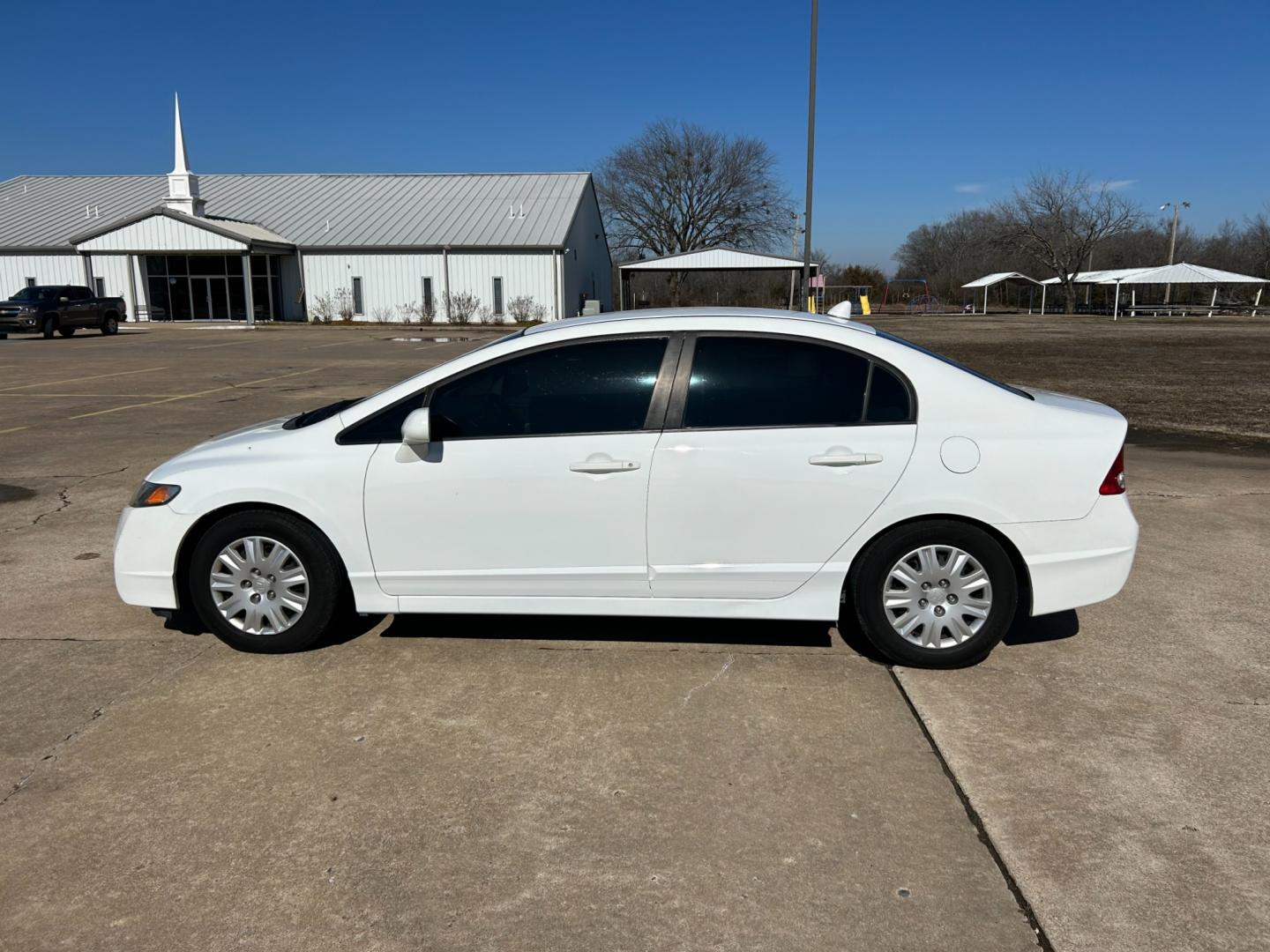 2011 White /Gray Honda Civic GX 5-Speed AT (19XFA4F54BE) with an 1.8L L4 SOHC 16V CNG engine, 5-Speed Automatic transmission, located at 17760 Hwy 62, Morris, OK, 74445, (918) 733-4887, 35.609104, -95.877060 - Photo#7